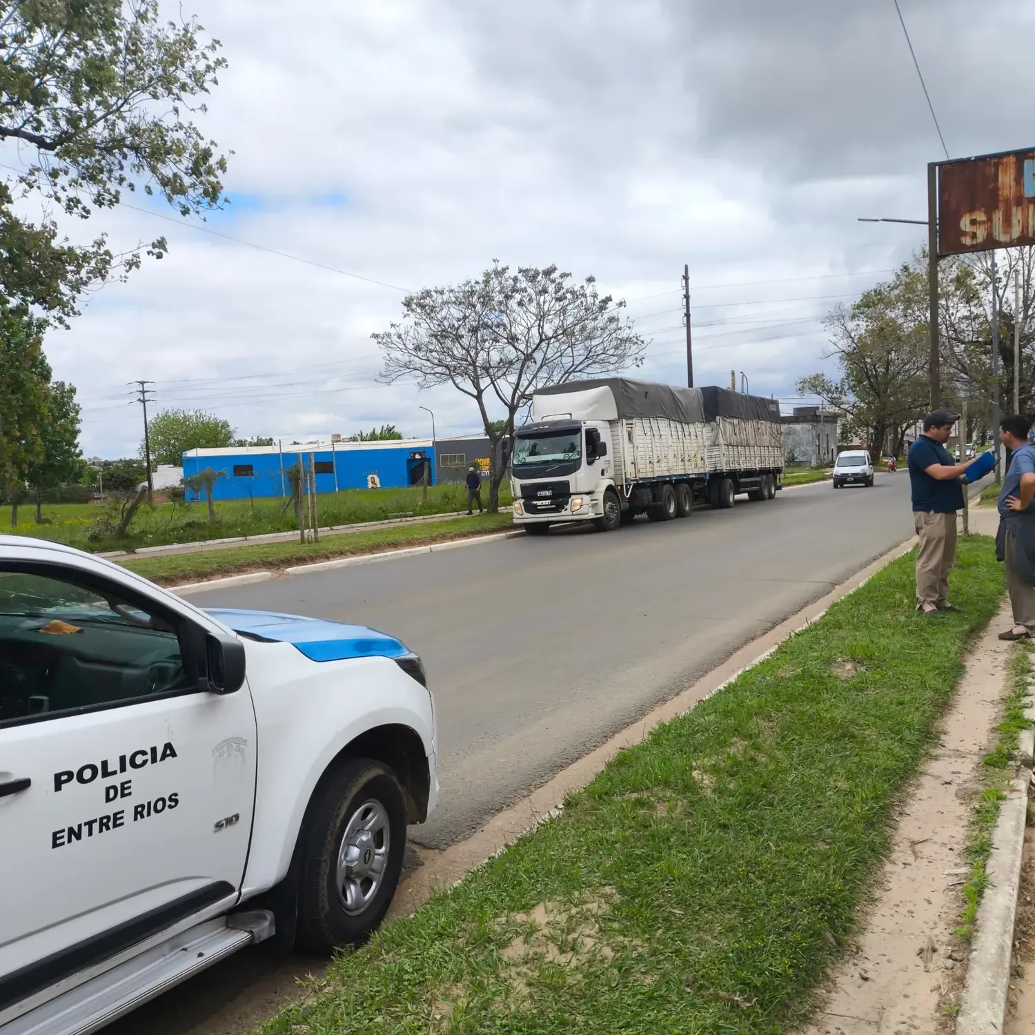 Un joven ciclista fue hospitalizado tras un accidente con un camión