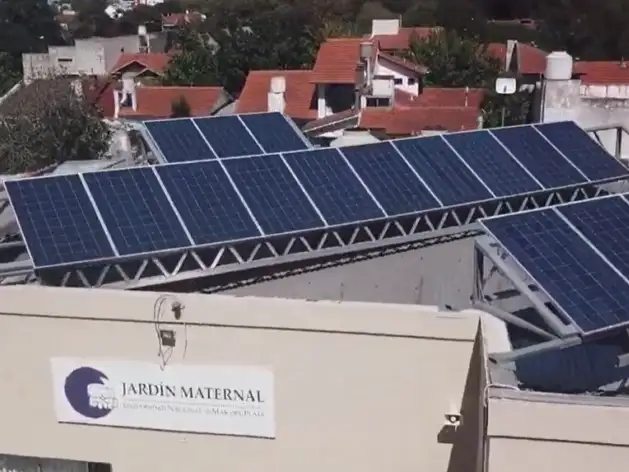 En 2017, el Jardín Maternal ya había hecho historia al convertirse en el primer edificio educativo en contar con un sistema de abastecimiento eléctrico solar