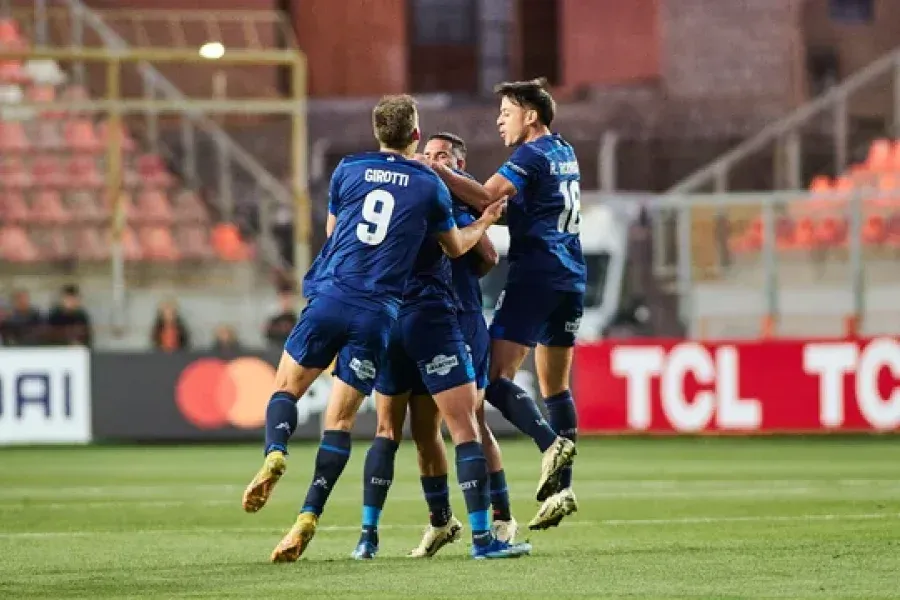 Talleres superó a Cobresal y  quedó cerca de la clasificación