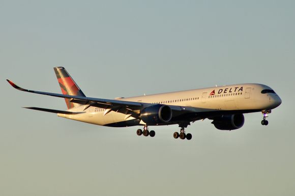 Delta desmiente daños en su Airbus A350 tras el tiroteo en el aeropuerto de Santiago