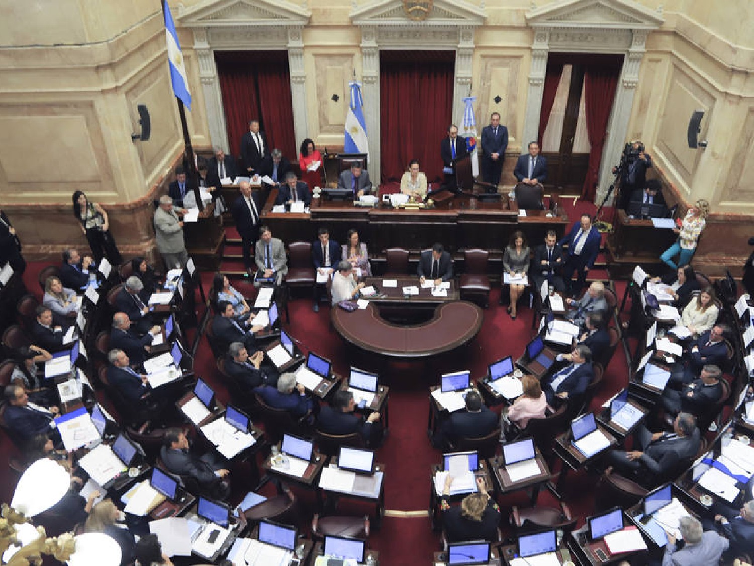 Los senadores ya no podrán canjear pasajes por dinero