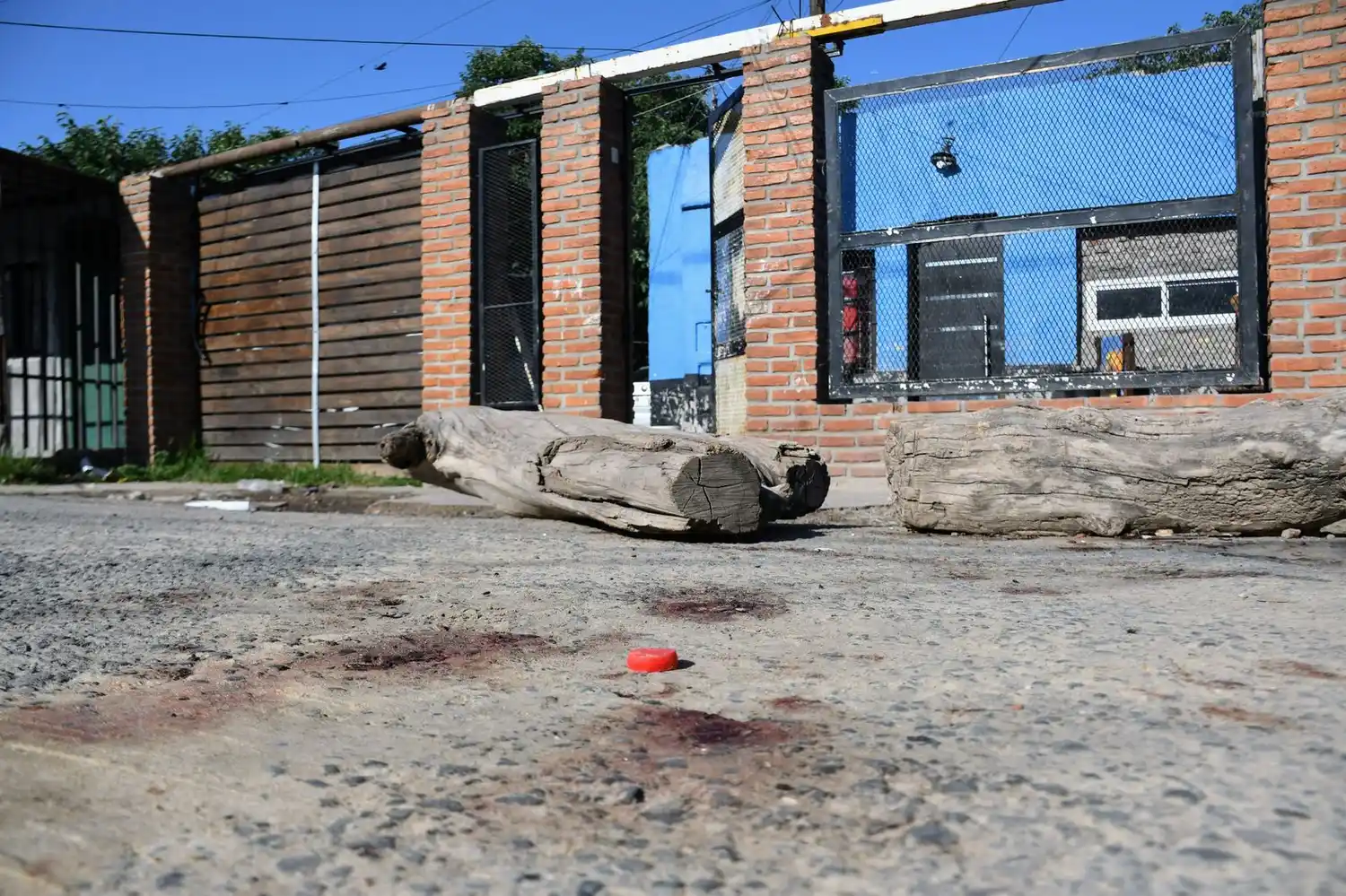 Un muerto y tres heridos, entre ellos un nene de 9 años, dejó una balacera en Rosario