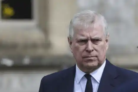 El príncipe Andrés no encuentra cómo salir del lío. Foto AFP