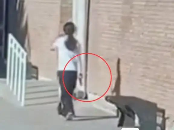 El padre de la agresora es policía de San Luis y presumen que le habría quitado el arma.