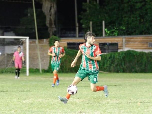 Juvenil perdió sus dos partidos en el Municipal. En la última 2-3 con Defensores del Oeste (crédito: IG Gol Entra).