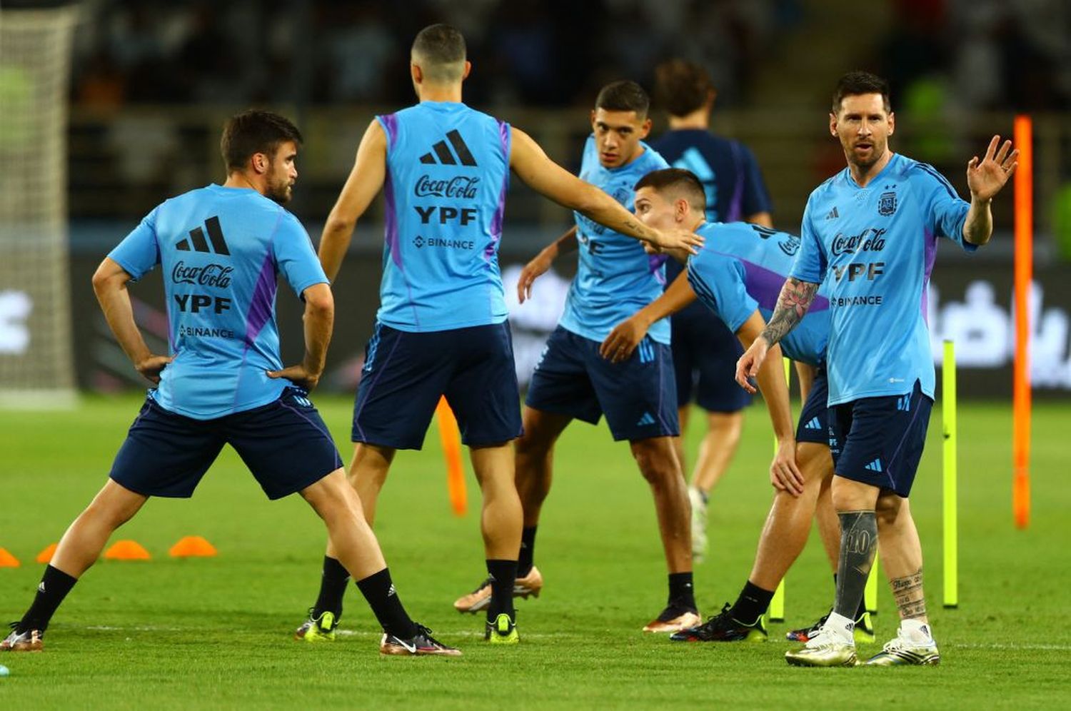 Con la mirada puesta en Acuña y Papu Gómez, la Selección Argentina entrena en Qatar