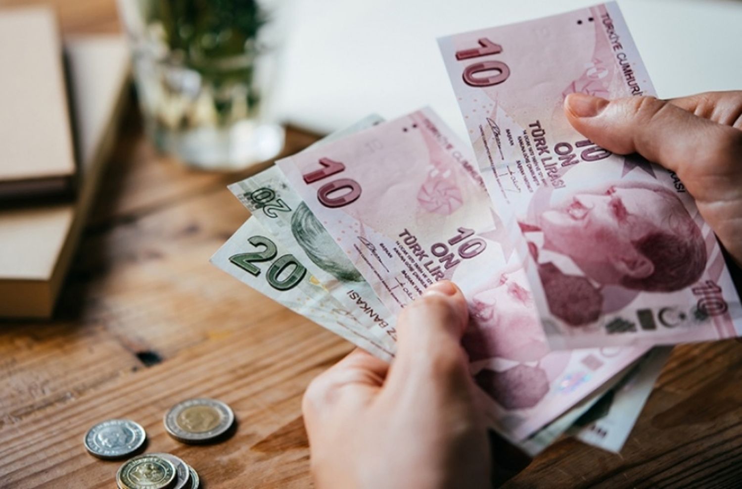 Desplome de la lira turca: Erdogan actualiza la discusión sobre el FMI