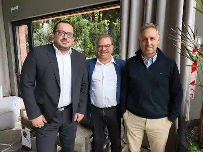 Łukasz Wyrzykowski, John Allen y Hugo Quattrochi.