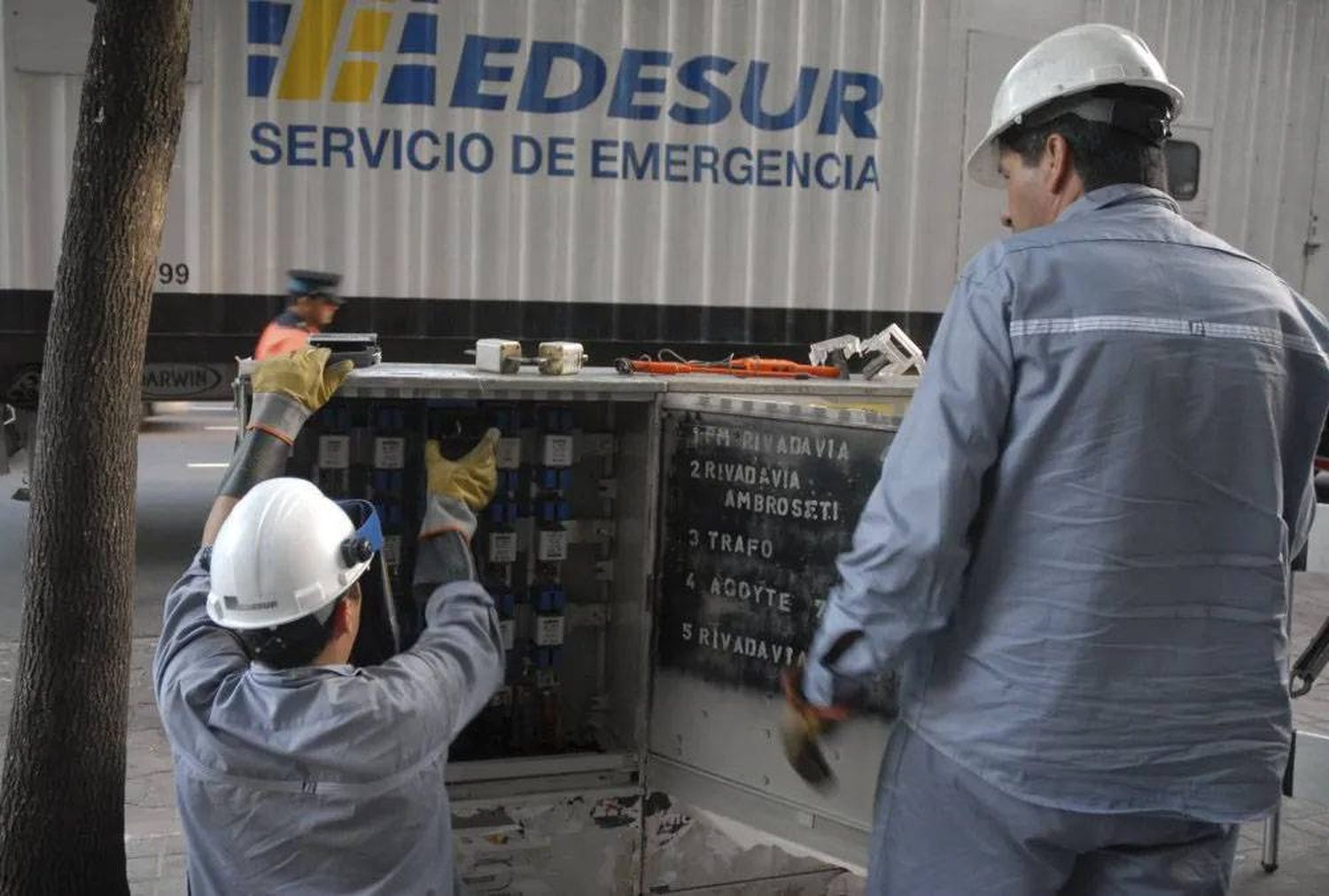 El ENRE multó a EDESUR en 168  millones de pesos por deficiencias en la atención a usuarios 