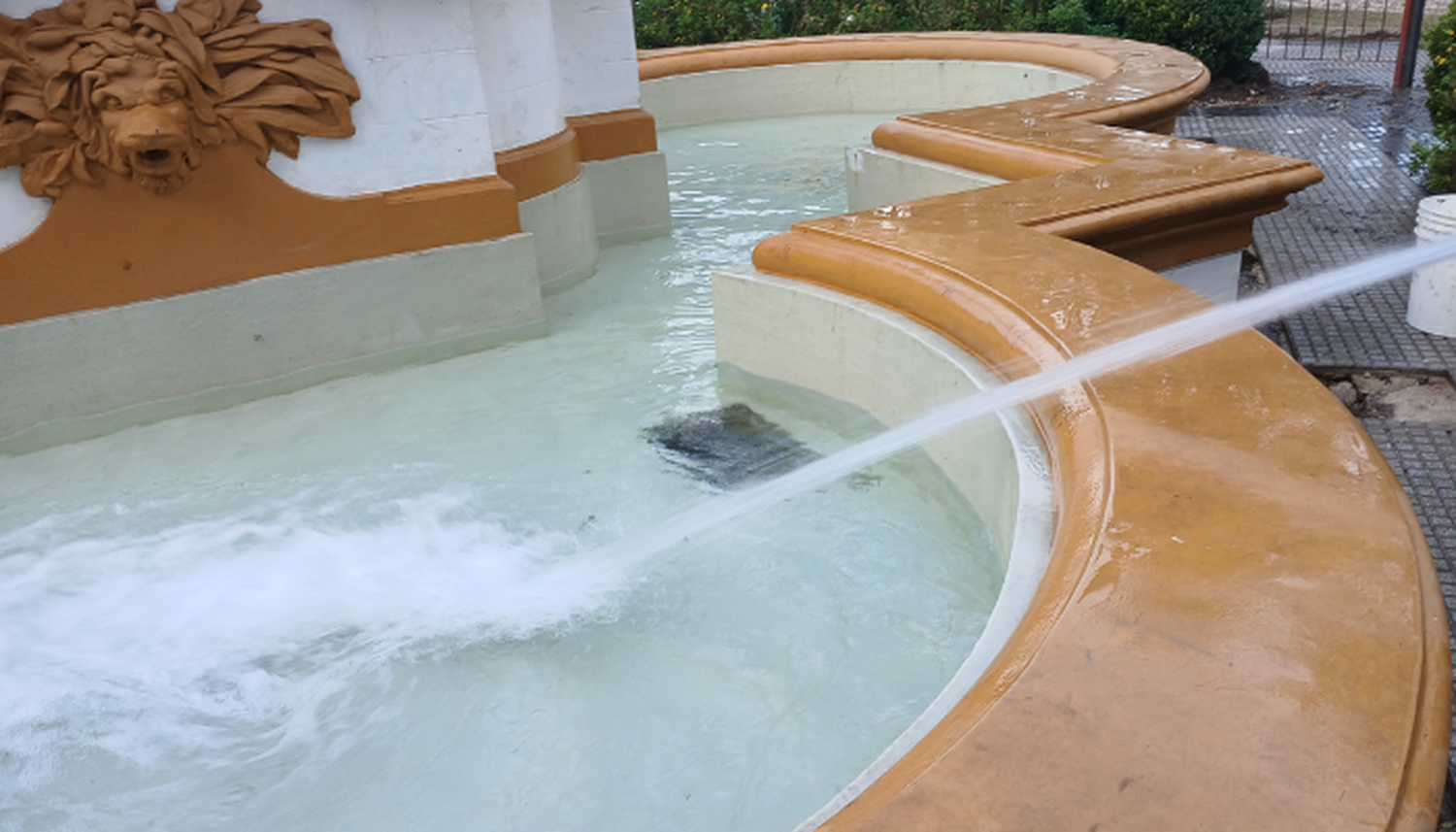 Fuente de la plaza limpia