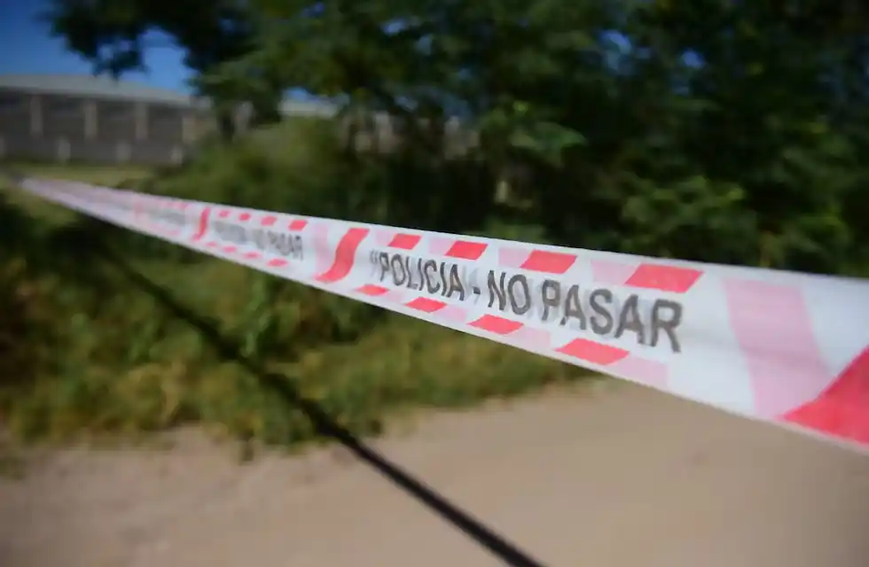La escena del hallazgo del cadáver, en barrio Jorge Newbery (Foto: La Voz)