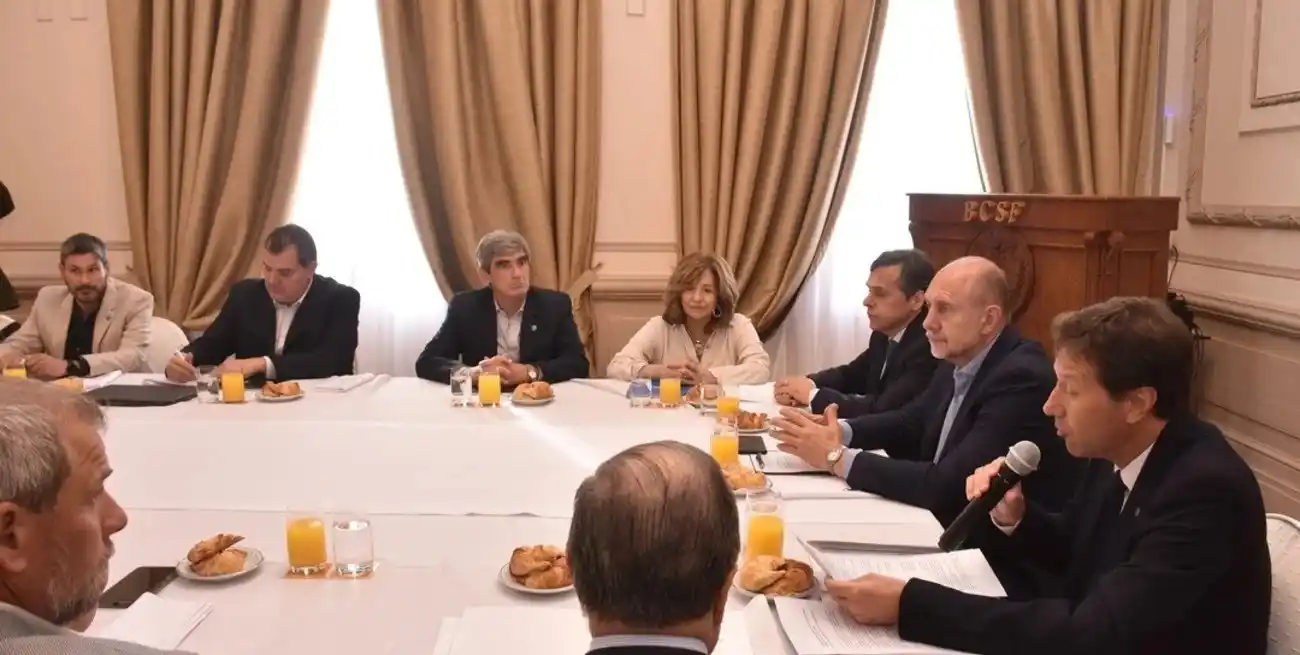 Firme posición santafesina por el rol del puerto local en la hidrovía