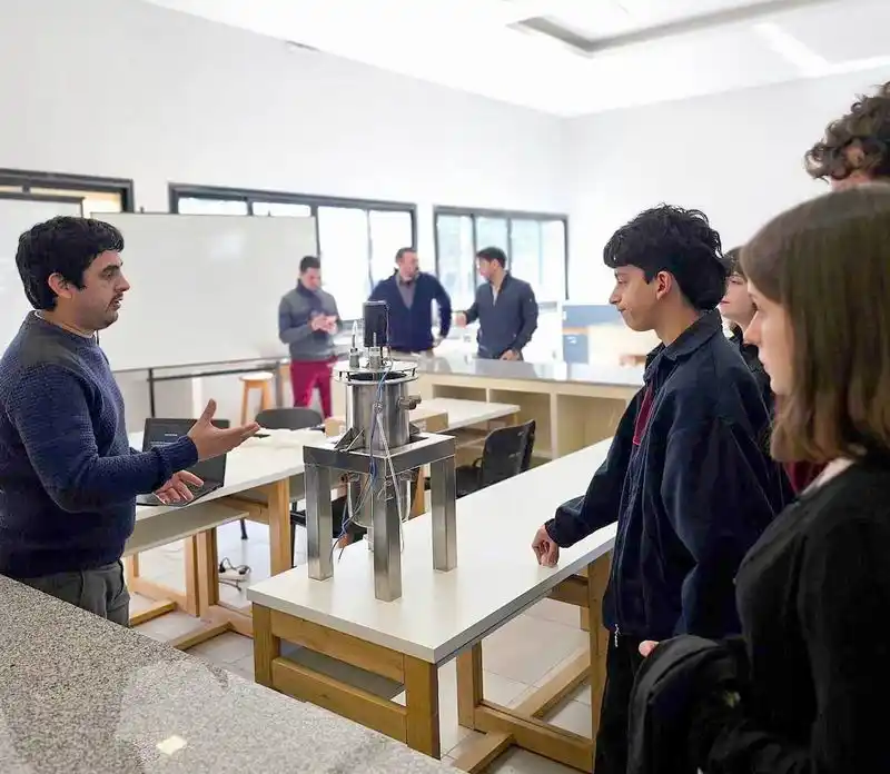 Jóvenes militantes de CABA visitaron el Polo Científico