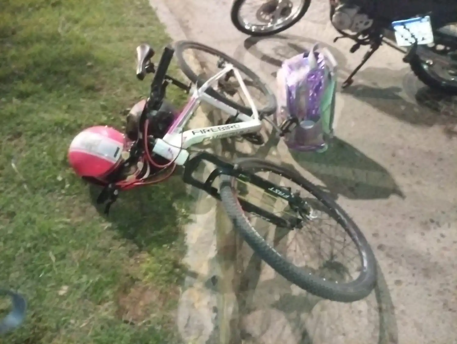 La bicicleta en que se movilizaba la joven de 19 años.