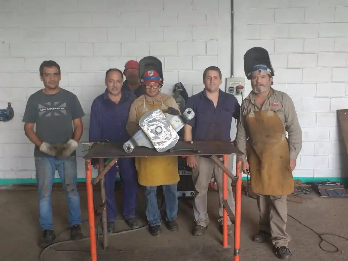 Las Varillas: se quedaron sin trabajo, armaron un taller y buscan convertirlo en cooperativa      