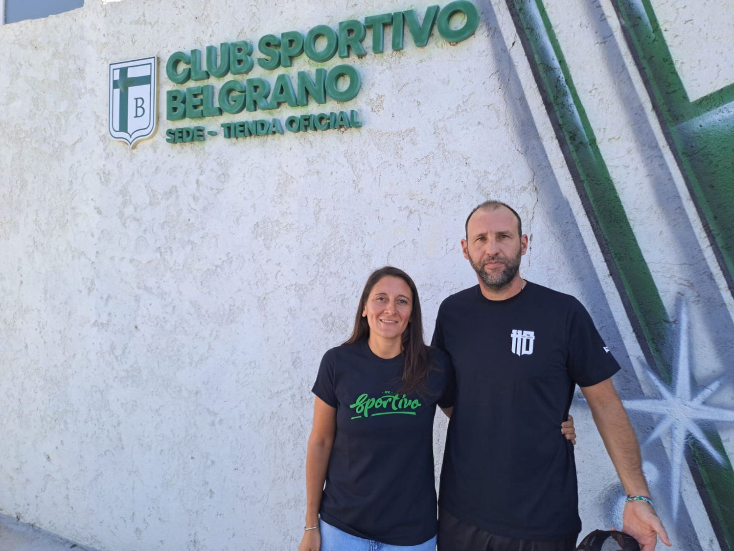 La coordinadora, Cecilia Vázquez, junto al presidente Juan Manuel Aróstegui