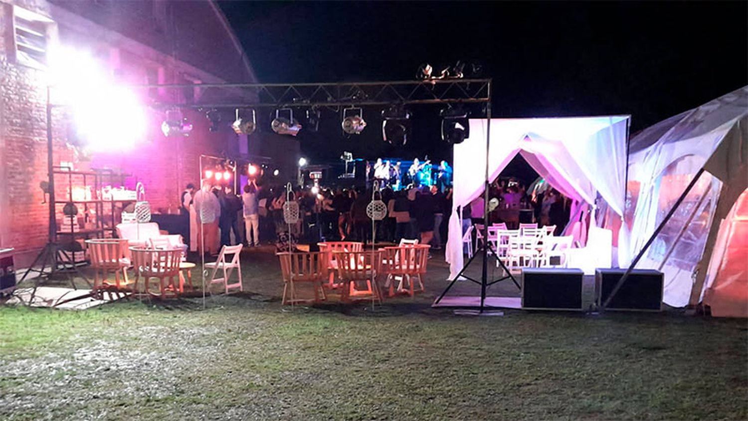 Festejaban un cumpleaños pero intervino la policía, los echó a todos y notificó al organizador