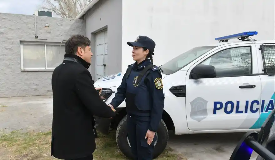 Kicillof entregó patrulleros en Pila y recorrió obras de hábitat