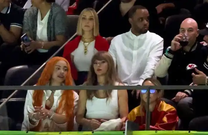 Taylor Swift entre la tribuna del Super Bowl apoyando a su pareja