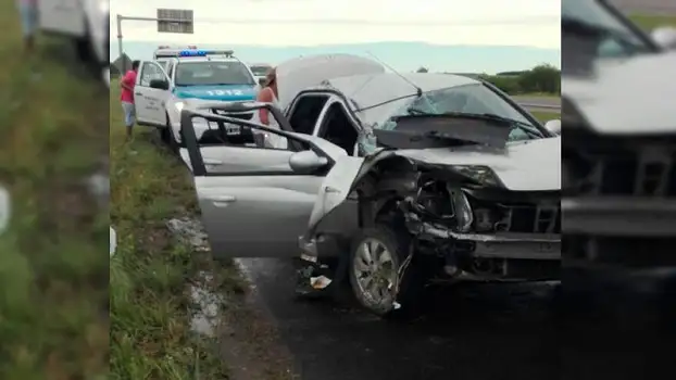 Autovía 14: Una familia fue hospitalizada tras chocar con un camión