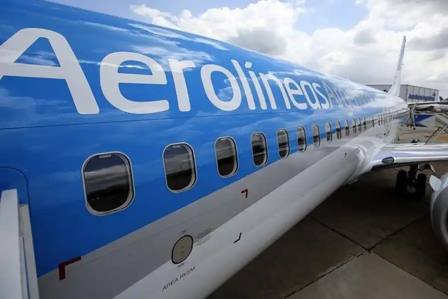 El Gobierno elimina la exclusividad de Aerolíneas Argentinas en contrataciones oficiales
