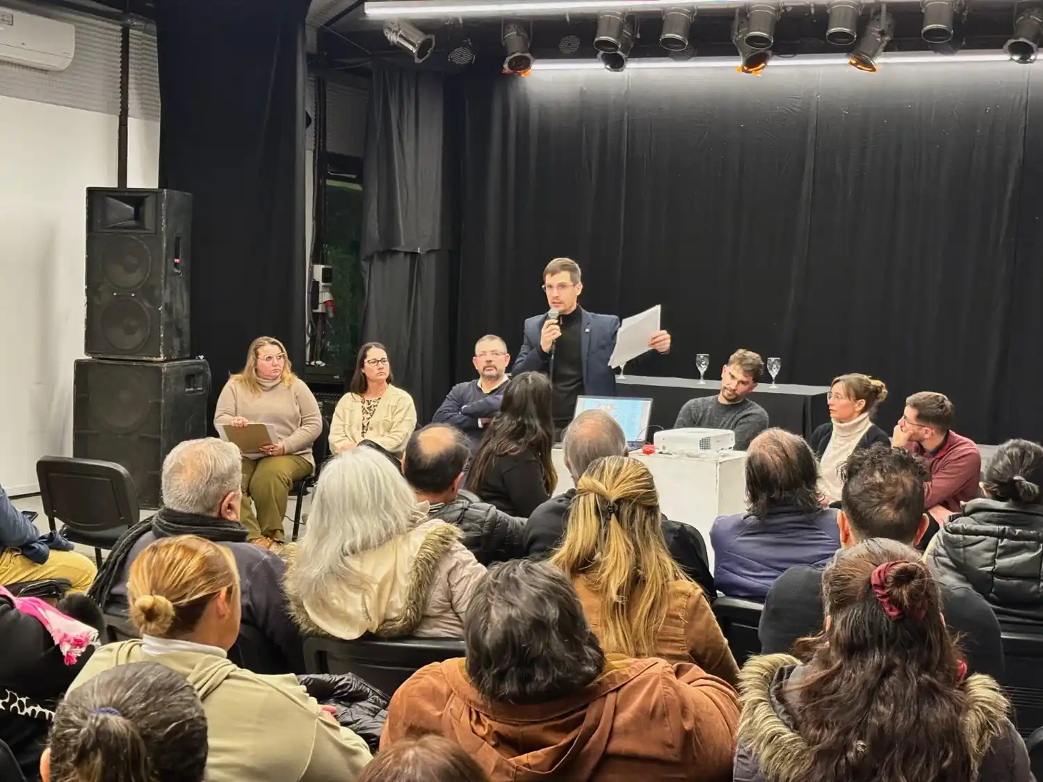 En la previa de las elecciones, Viotti y su equipo se reunieron con representantes vecinales