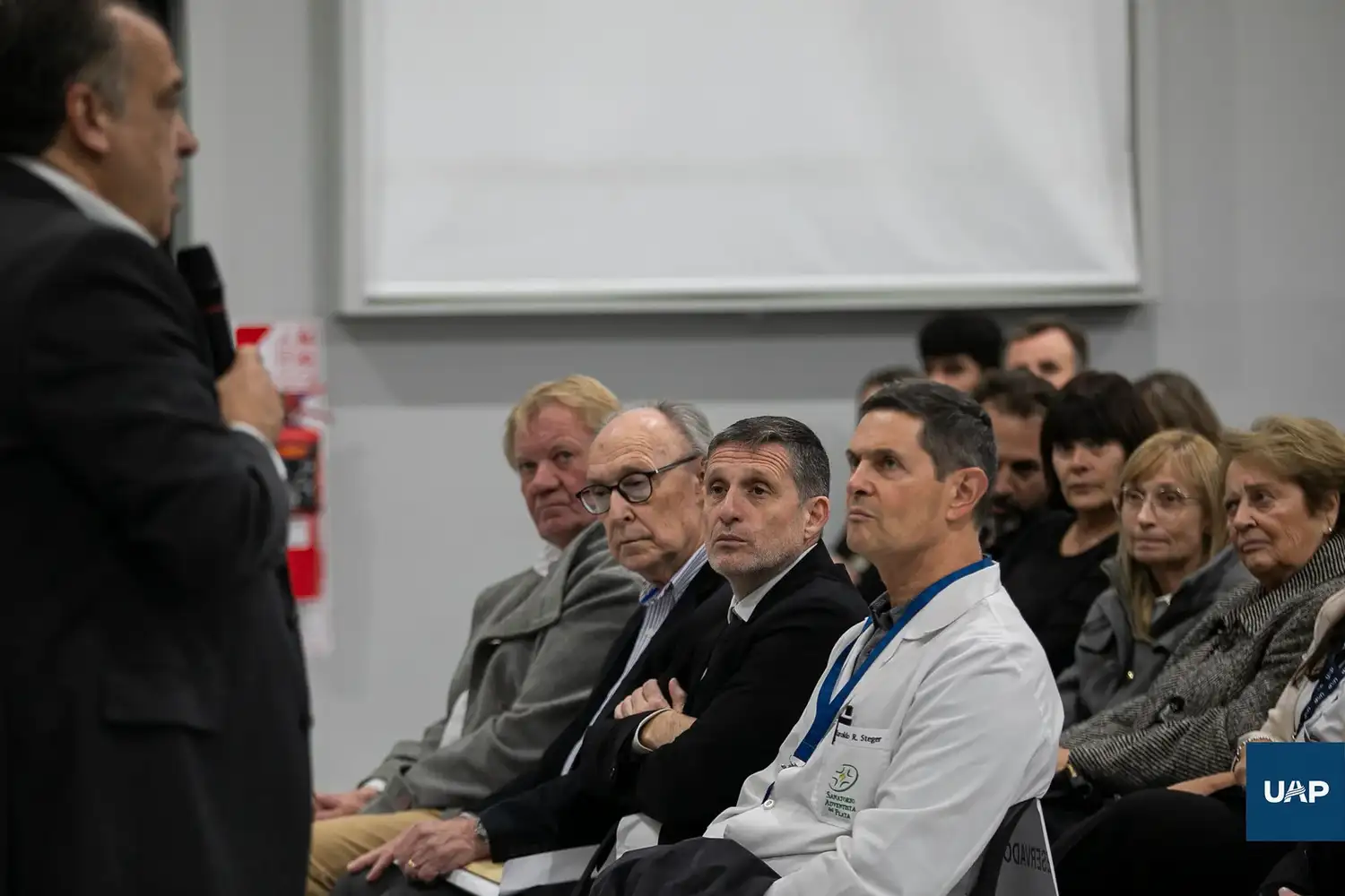 Héctor Motta inauguró una cátedra abierta en la UAP