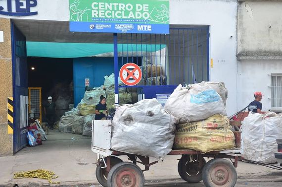 Ante la intensa demanda, los cartoneros necesitan un nuevo galpón