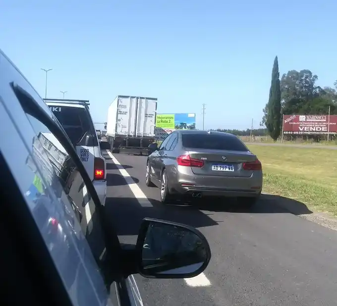 Masivo movimiento de turistas en el fin de semana largo por Carnaval: Demoras en las rutas hacia la costa bonaerense