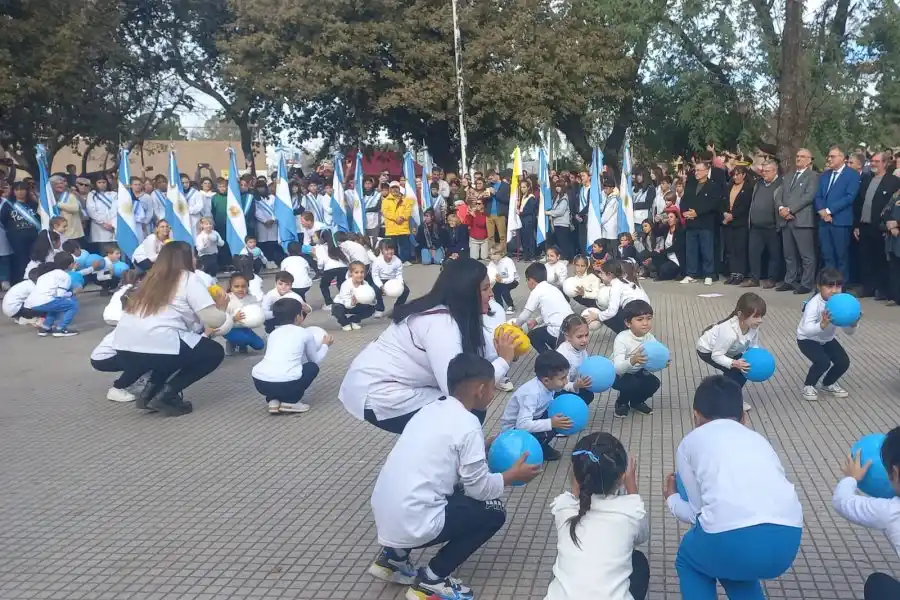 Castellano encabezó el acto por el Día de la Bandera