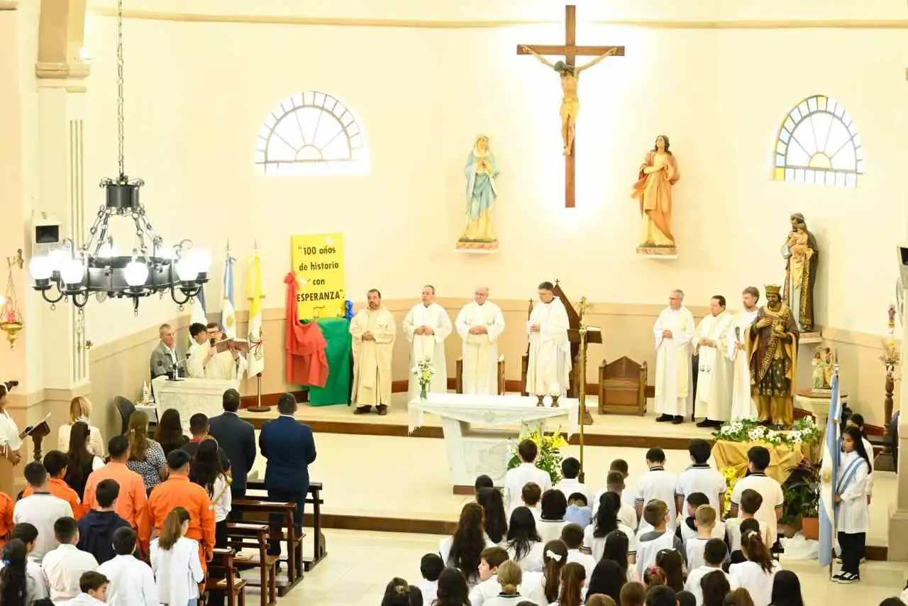 Altos de Chipión celebra su alma: Festival San Eduardo, centenario del templo y fiestas patronales. El sábado la pareja de Miramar se coronó ganadora del concurso de la mejor empanada criolla