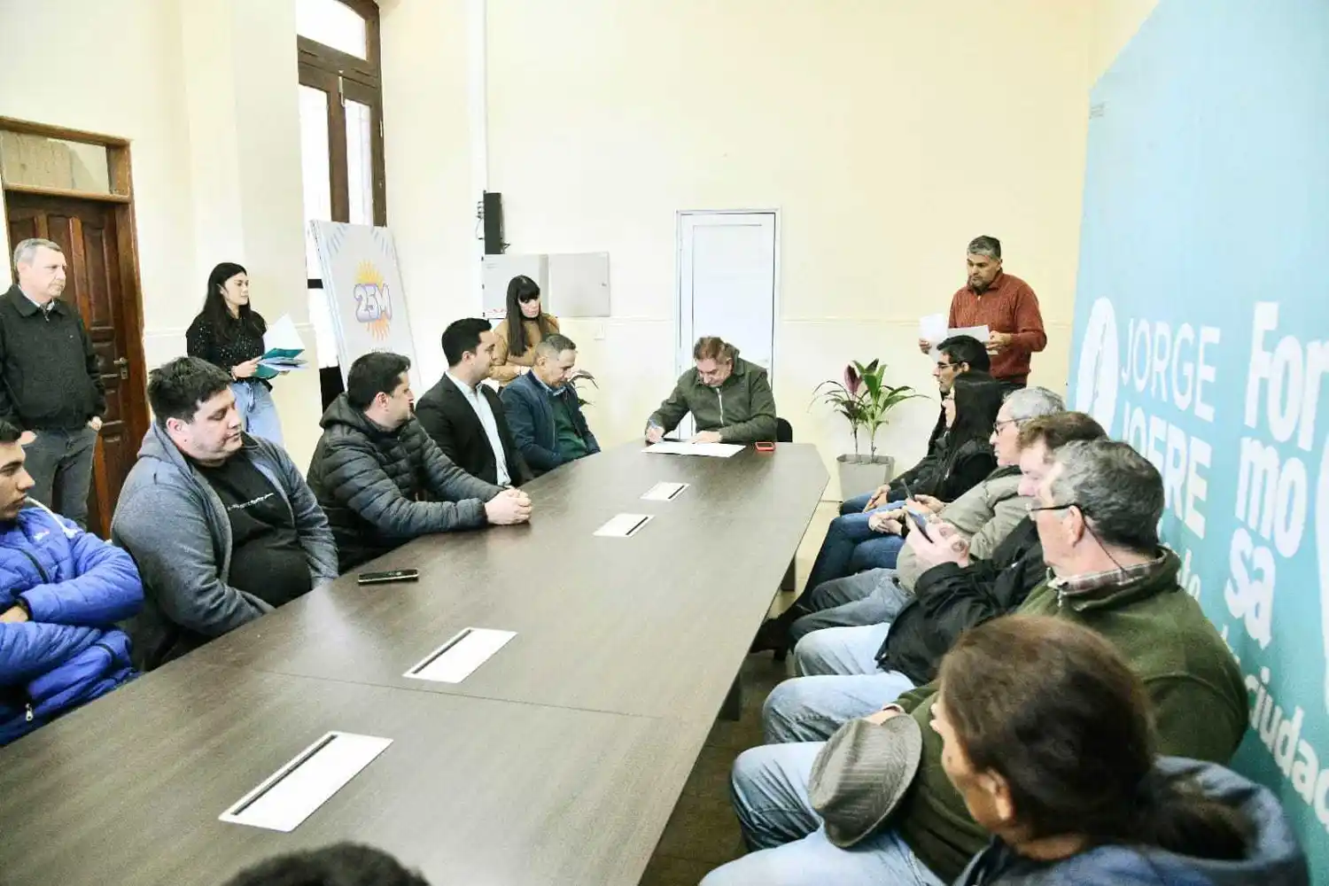 Jofré y comerciantes coordinan funcionamiento
del nuevo mercado frutihortícola mayorista