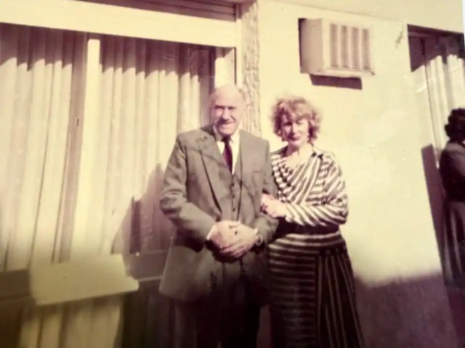 luis linares y Teresita Pietrobon Paseo Linares