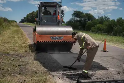 Realizan tareas de bacheo sobre la ruta provincial N º 32