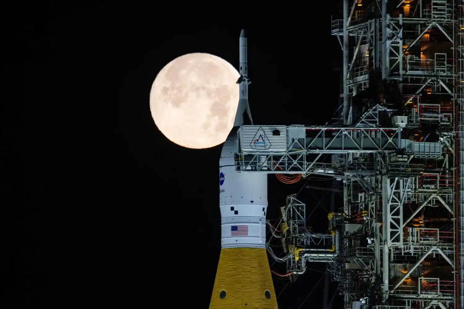 La NASA retrasa el histórico regreso de astronautas a la Luna por fugas de combustible