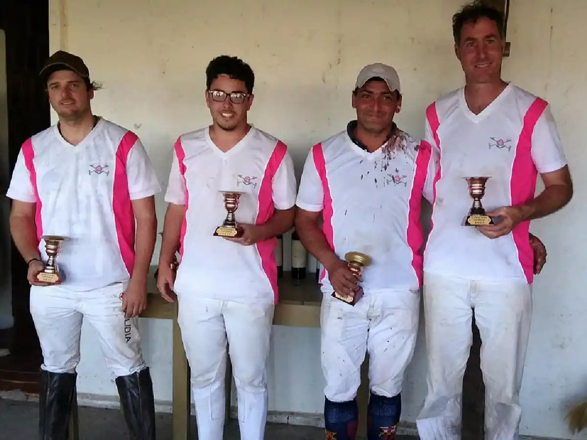 Jinetes locales salieron a taquear