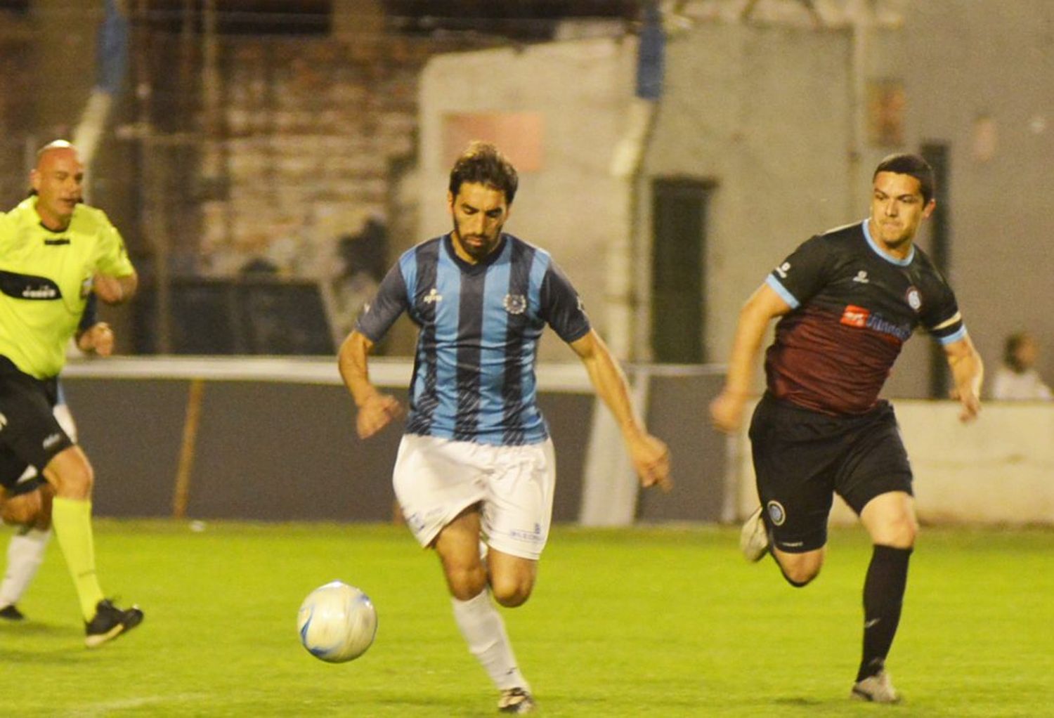 Unicen selló su permanencia con un cuarto de hora a puro gol