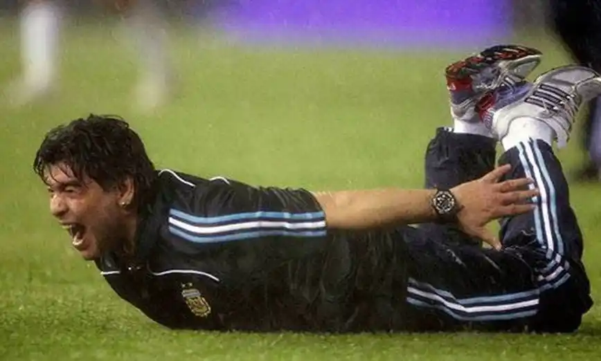 Tras la derrota con Nigeria, Maradona se postuló para volver a dirigir a la Selección