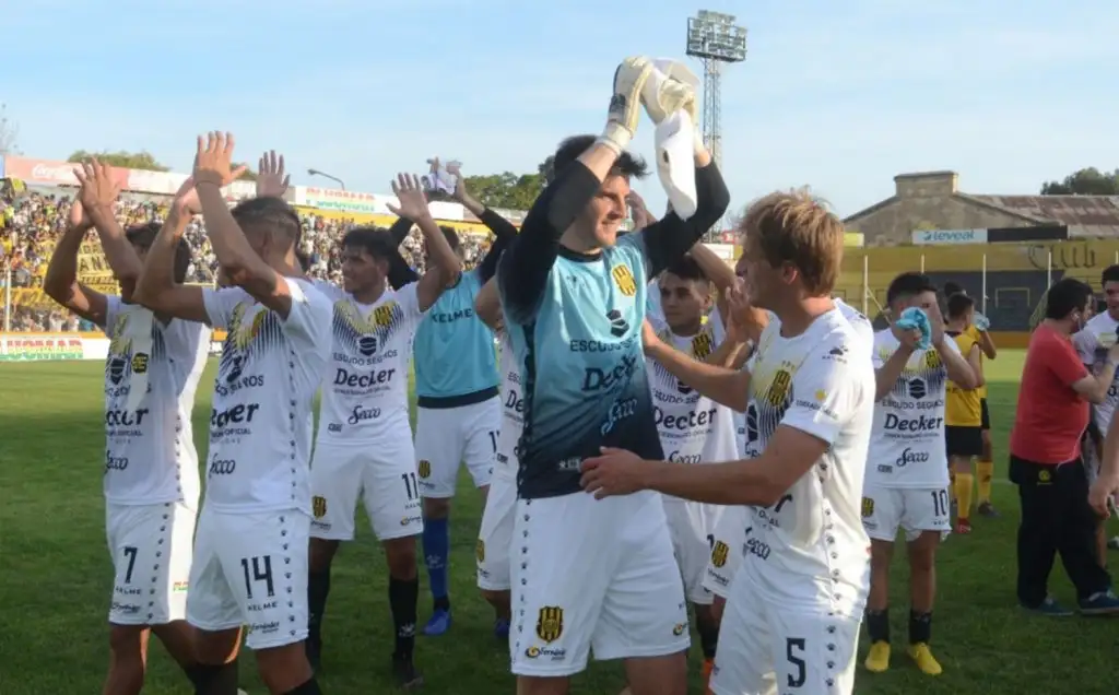 Olimpo venció a Chacarita y complica a Santamarina