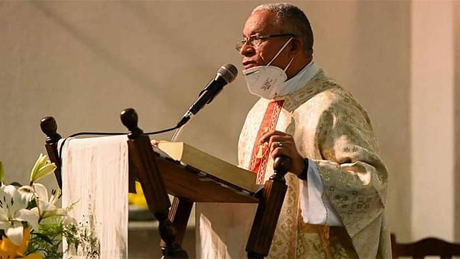 ¿Hizo un pagadiós?: El padre Enrique de Maipú abandonó su parroquia tras una deuda económica