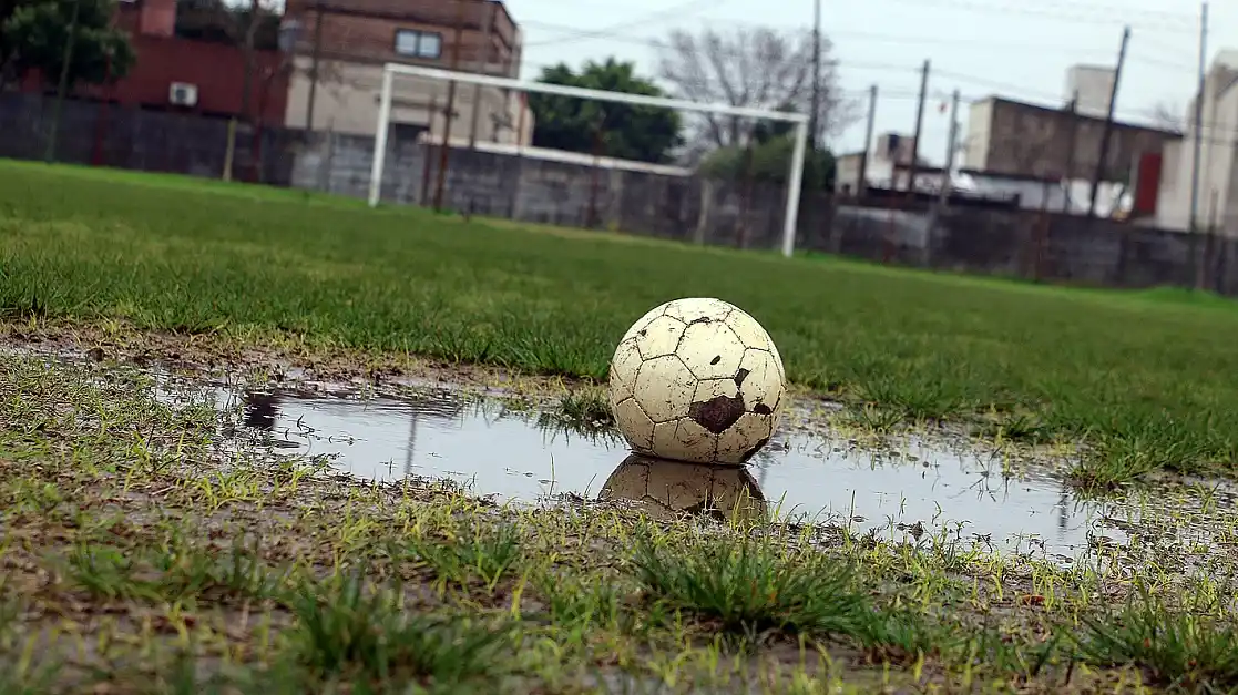 Por la lluvia se postergaron los siete partidos programados para el sábado