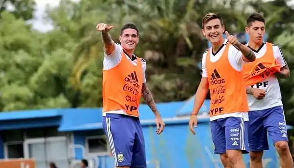 Scaloni probó con dos equipos bien diferentes