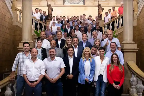 Tras las elecciones, Kicillof se reunió con los intendentes del Frente de Todos