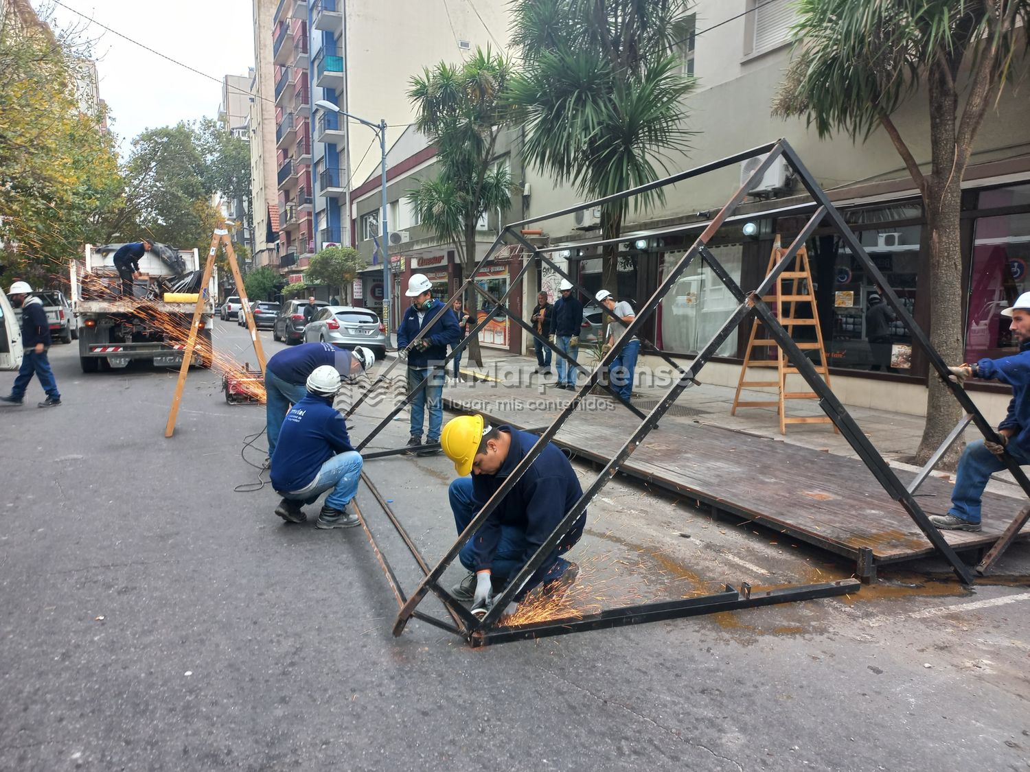 Continúa el retiro de decks que no se adecuaron a la ordenanza