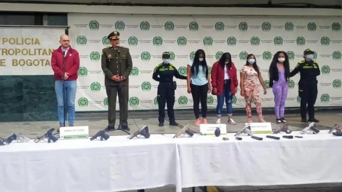 ERAN PARA EL TREN DE ARAGUA atrapan a 4 mujeres en Cúcuta con 23 armas de fuego y una granada camuflajeadas en maletas