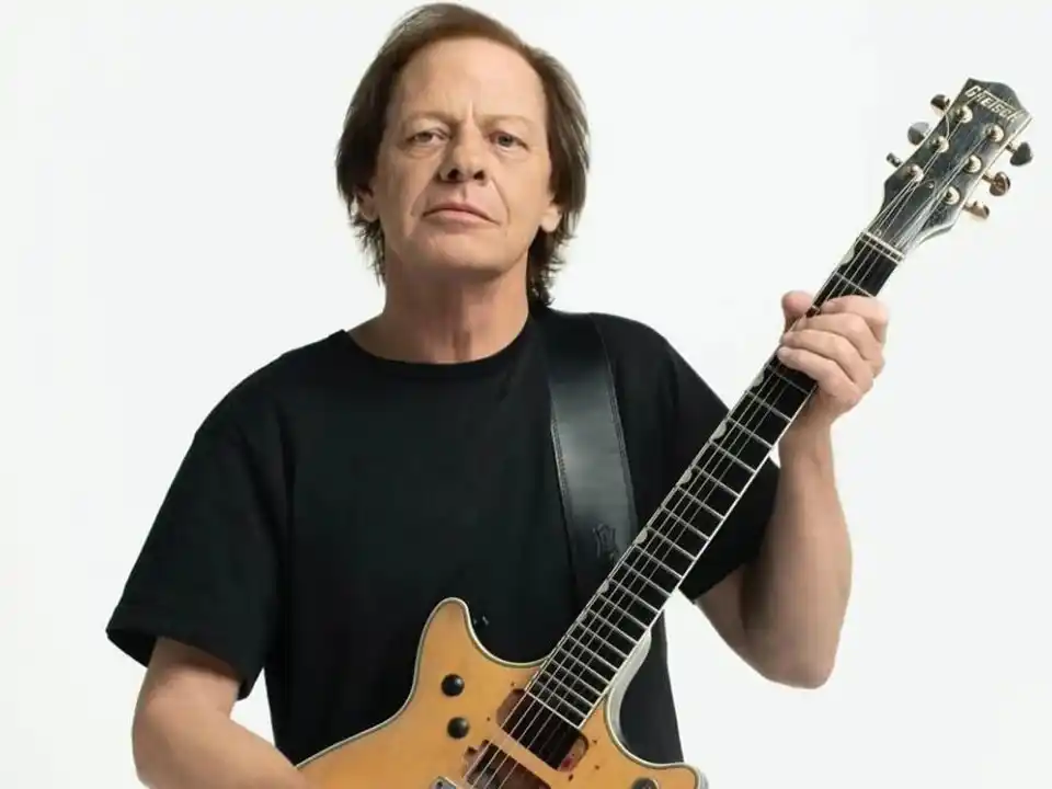 Preocupación por la salud de Stevie Young antes de los shows de AC/DC en River