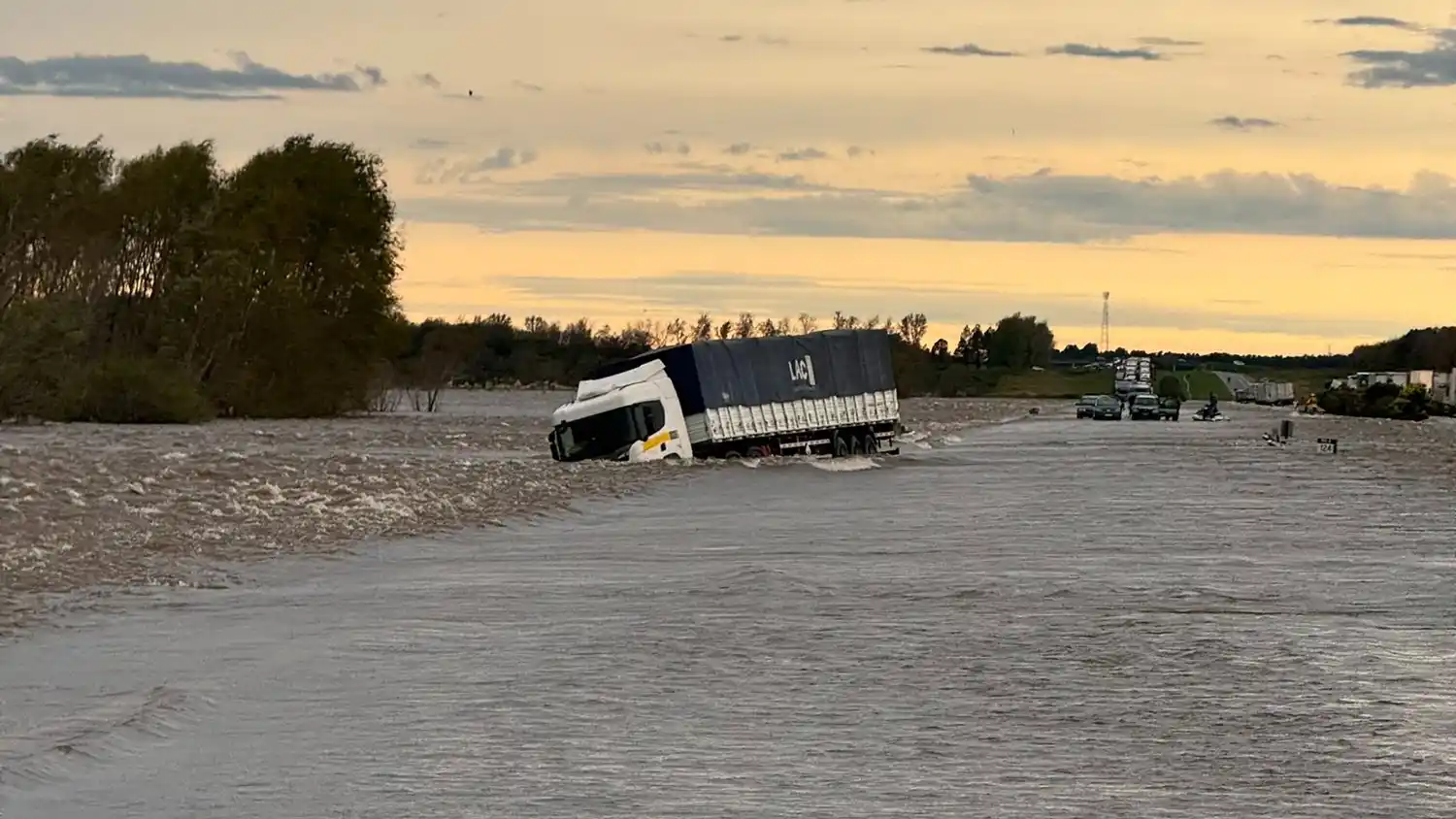 Ruta 9, pasando San Pedro. @matiasbaldanza