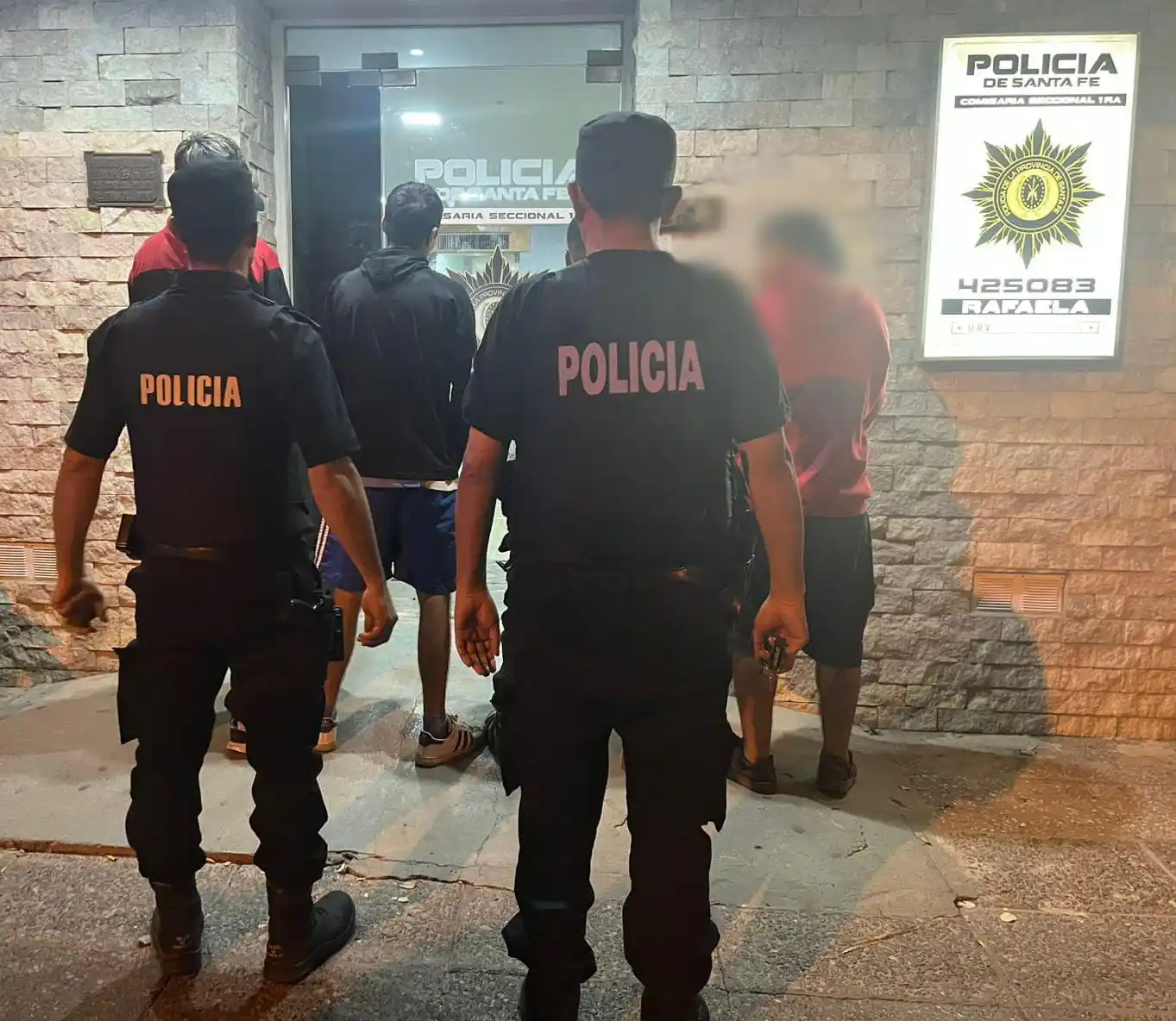 operativo traslado detencion patrullero rafaela noche - 1