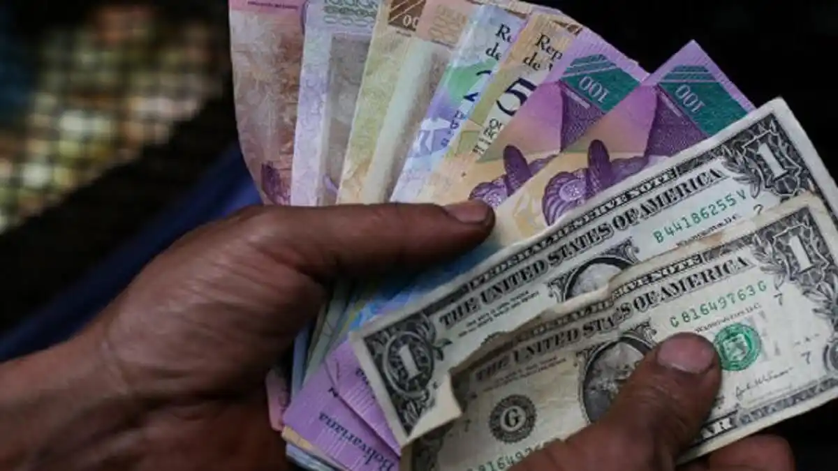 El DÓLAR PARALELO Y EL OFICIAL compiten para hacernos cada vez más pobres