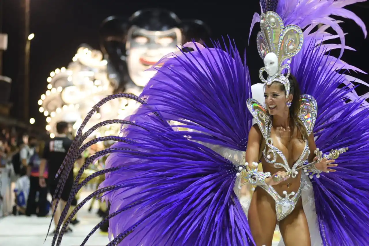 La mística del Carnaval le ganó a la lluvia y a los aislamientos: ¡Explotó la segunda noche!